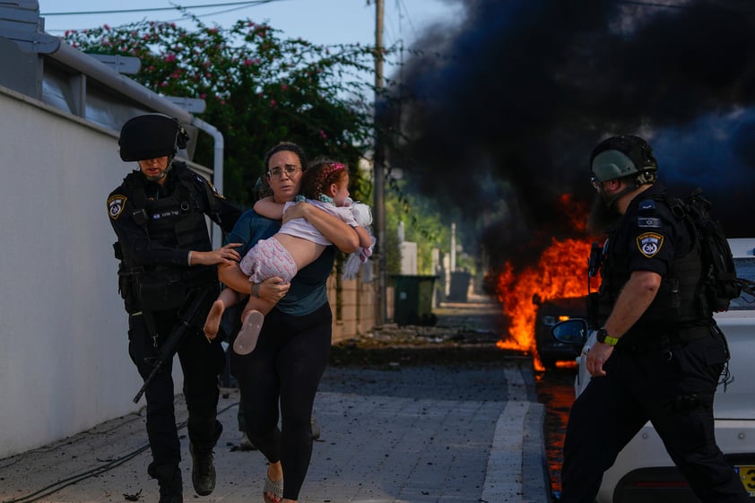 Hamás lanza ofensiva contra Israel; Ejército israelí responde con bombardeos en Gaza