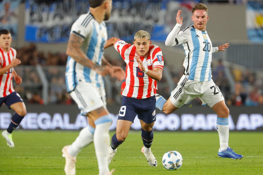 Argentina vence a Paraguay en partido de las Eliminatorias Sudamericanas