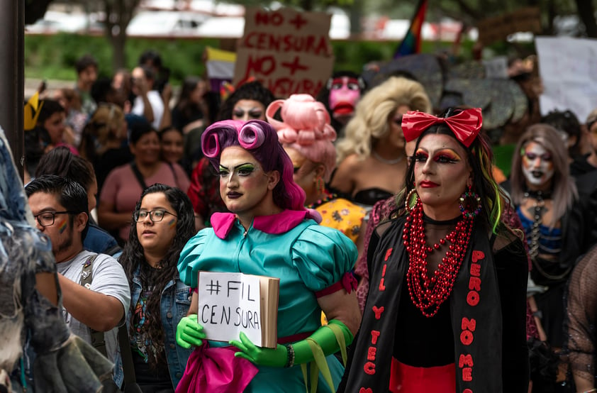 Drag queens se manifiestan en la FIL de Monterrey tras censura y cancelación de evento cuentacuentos