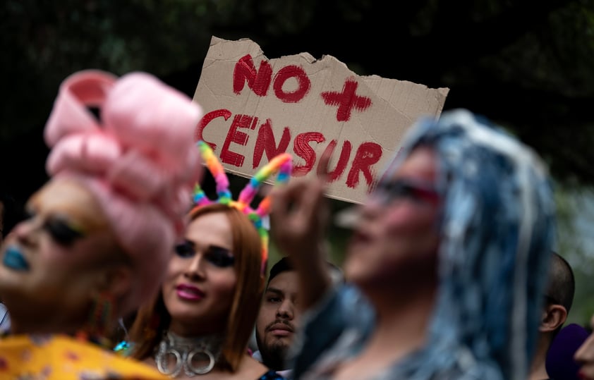 Drag queens se manifiestan en la FIL de Monterrey tras censura y cancelación de evento cuentacuentos