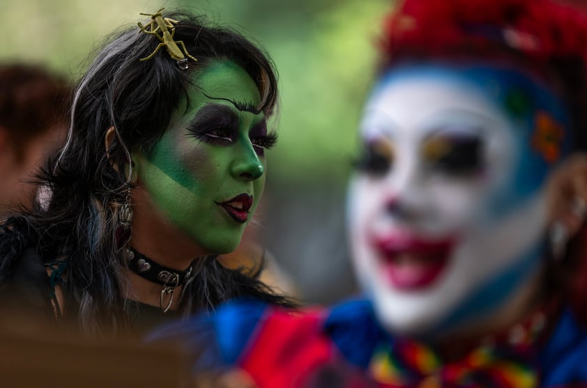 Drag queens se manifiestan en la FIL de Monterrey tras censura y cancelación de evento cuentacuentos