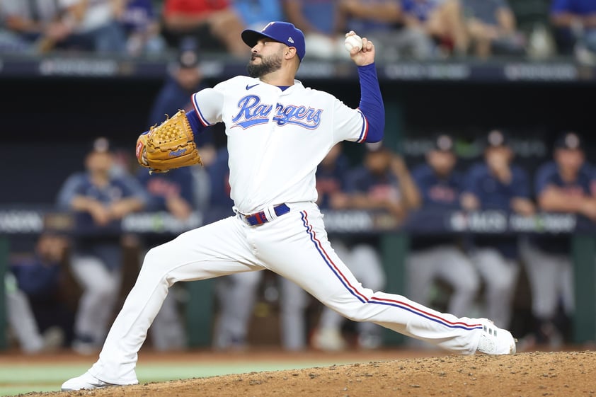 Astros vence a Rangers y se emparejan en la Serie