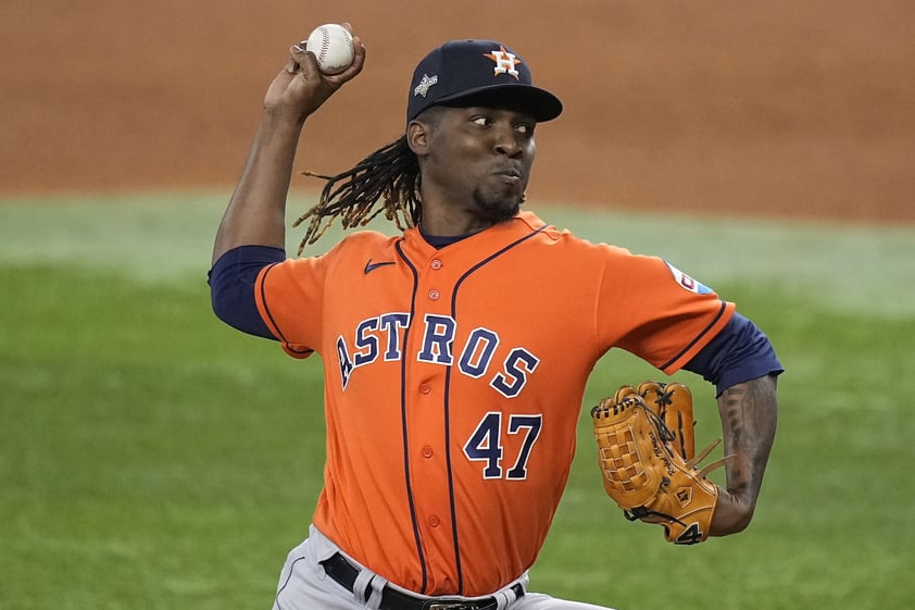 Astros vence a Rangers y se emparejan en la Serie