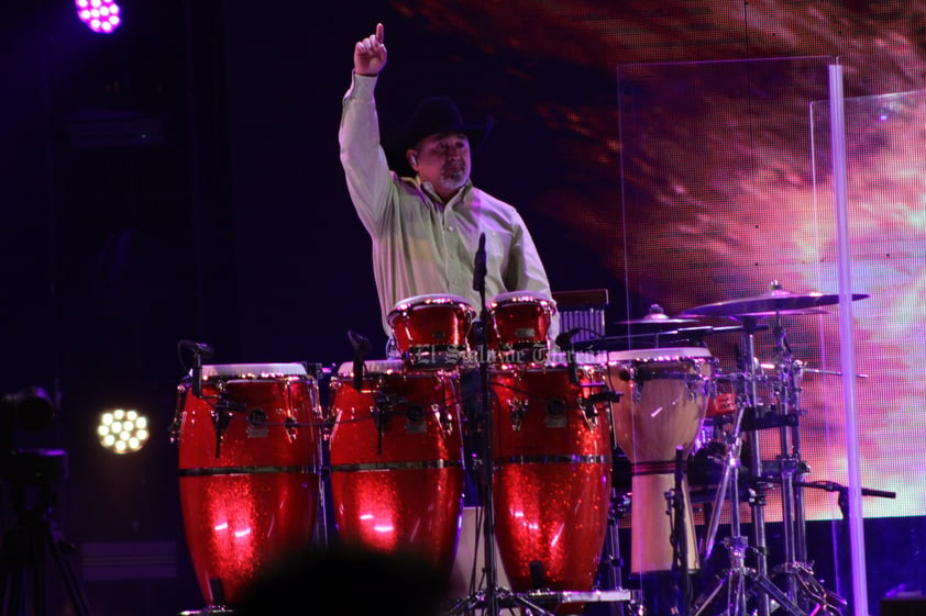 Disfrutan concierto de Intocable en Torreón