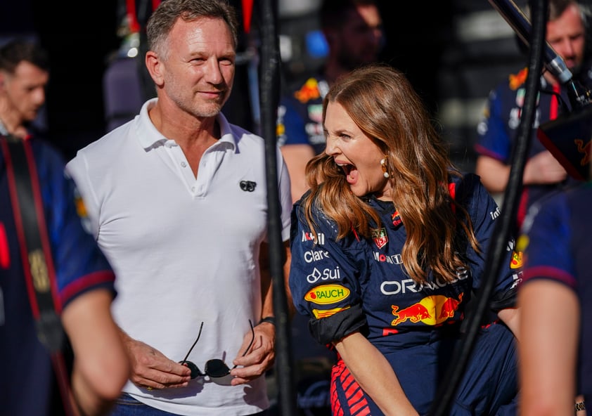 Drew Barrymore en su visita a Red Bull con Checo Pérez