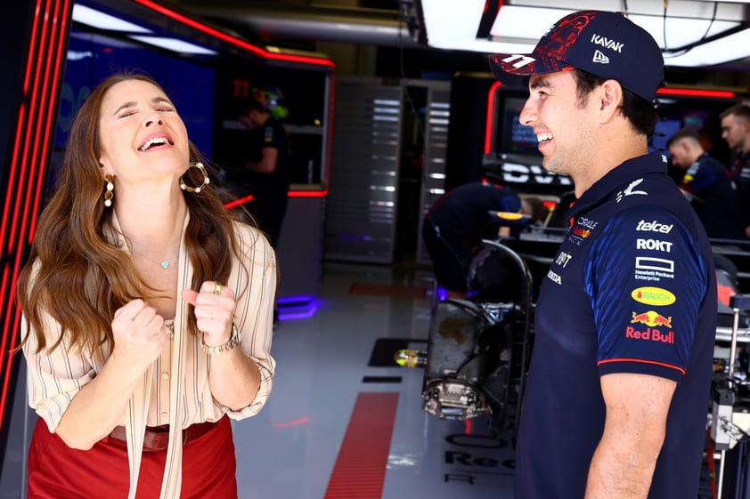 Drew Barrymore en su visita a Red Bull con Checo Pérez