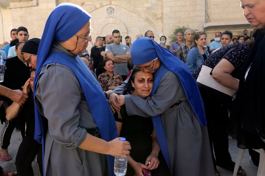 Israel bombardea iglesia ortodoxa en Gaza donde se refugiaban palestinos