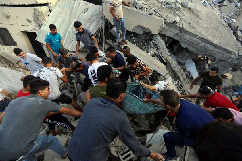 Israel bombardea iglesia ortodoxa en Gaza donde se refugiaban palestinos