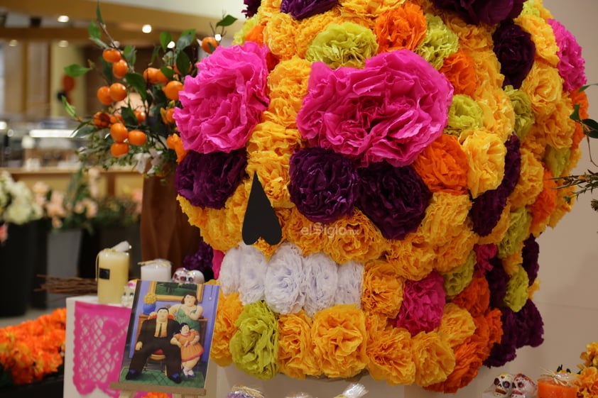 Dedican altar de muertos al pintor colombiano Fernando Botero en Torreón