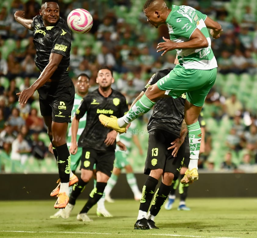 Santos Laguna golea en el Estadio Corona a los Bravos de Juárez