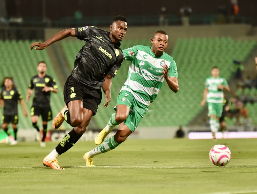 Santos Laguna golea en el Estadio Corona a los Bravos de Juárez