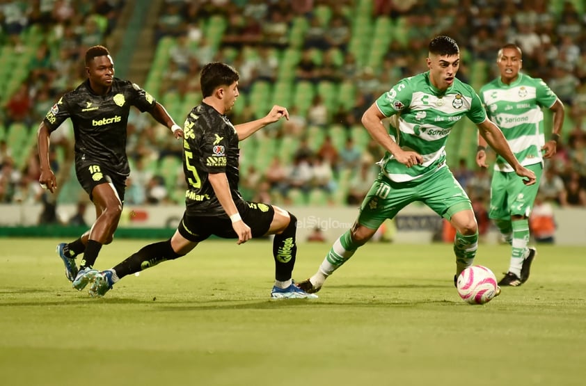 Santos Laguna golea en el Estadio Corona a los Bravos de Juárez