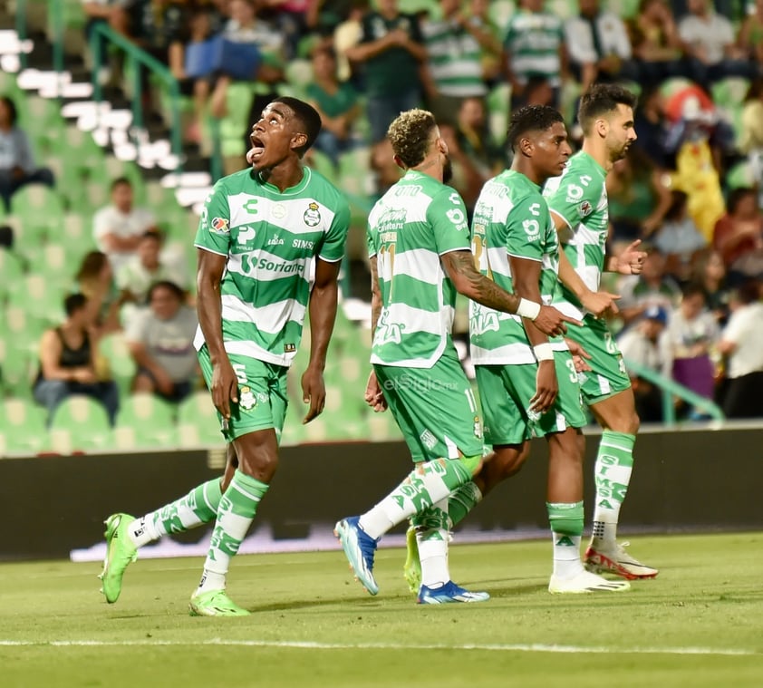 Santos Laguna golea en el Estadio Corona a los Bravos de Juárez