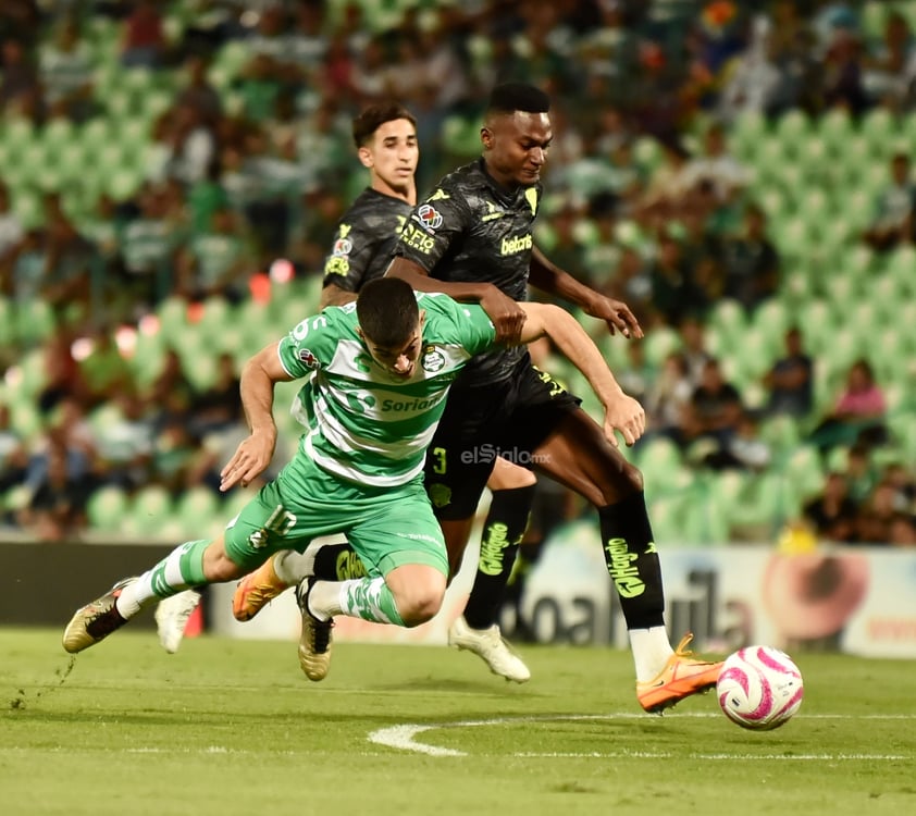 Santos Laguna golea en el Estadio Corona a los Bravos de Juárez