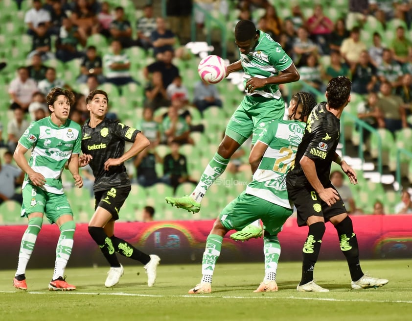 Santos Laguna golea en el Estadio Corona a los Bravos de Juárez