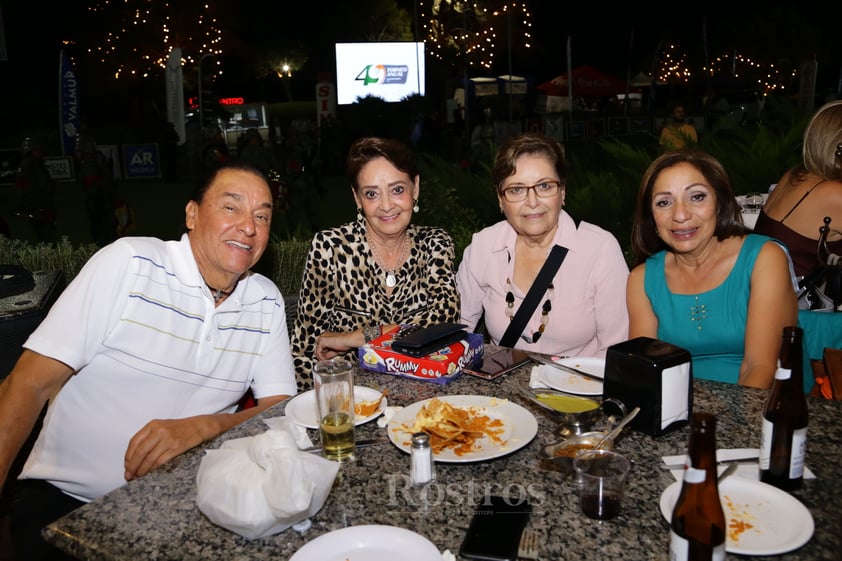 Carlos López, Marina de Falcón, Eva Delgado y Gaby López.