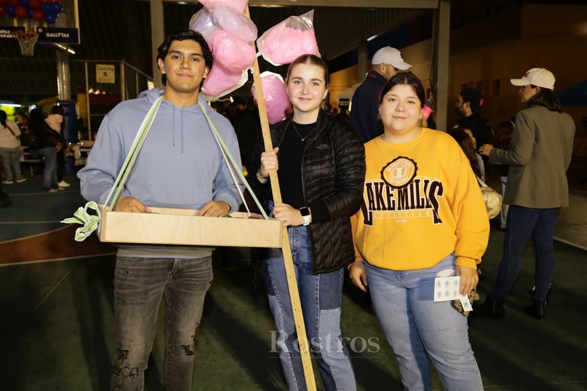 - Nicolás Luevanos, Sofía Solana y Michelle Corral.