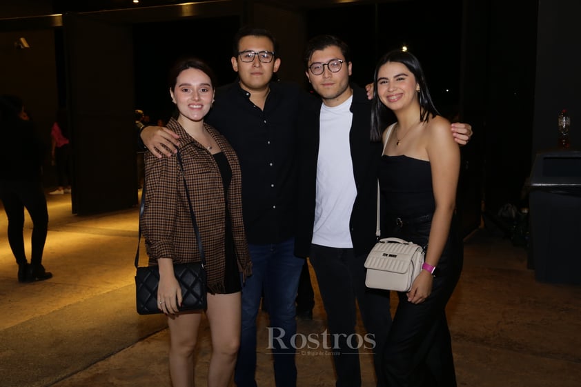 - Pamela Mier, Óscar de Santiago, Diego de Santiago y Naomi Cuevas.