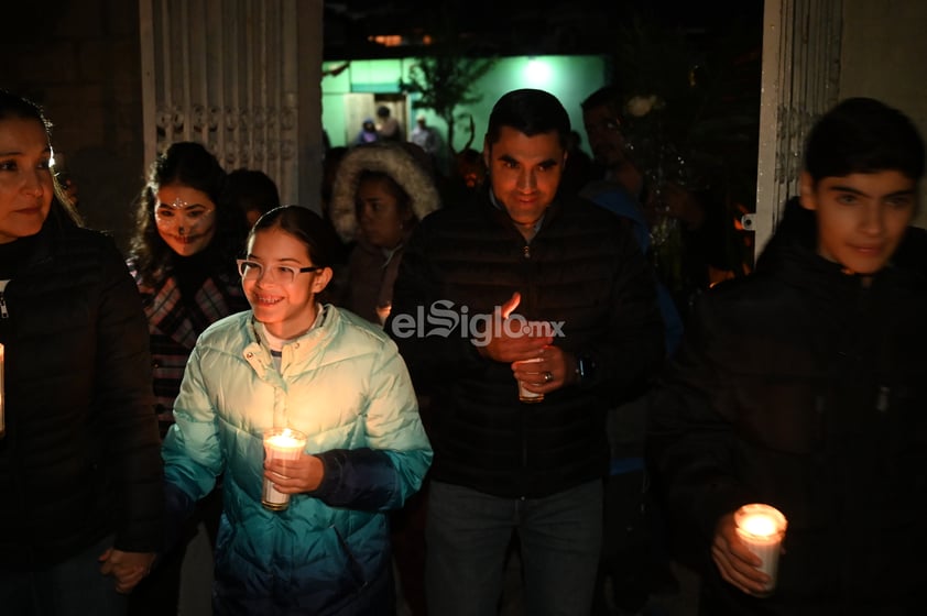 Llevan a cabo la 'Noche de luces' en San Pedro