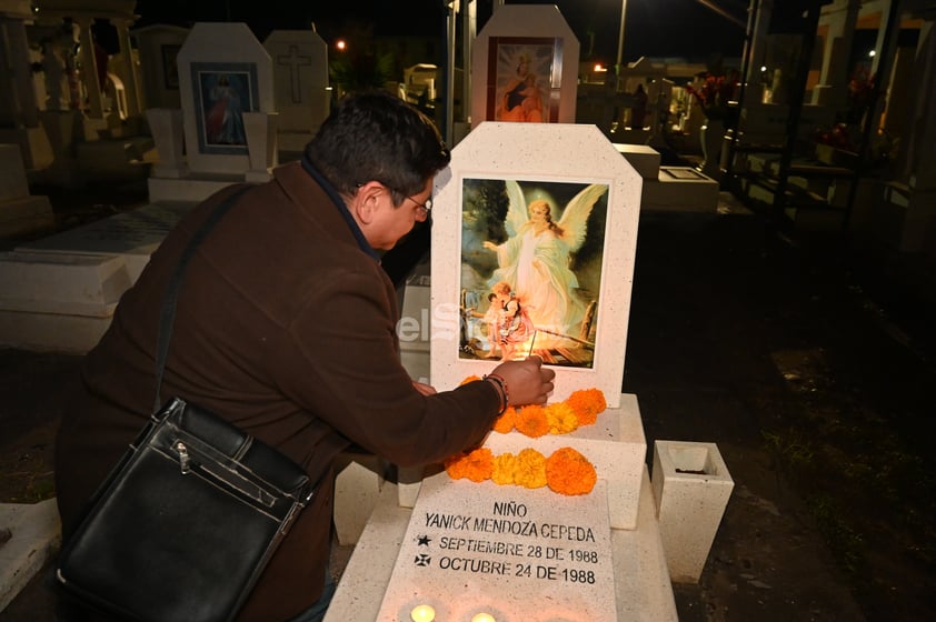 Llevan a cabo la 'Noche de luces' en San Pedro