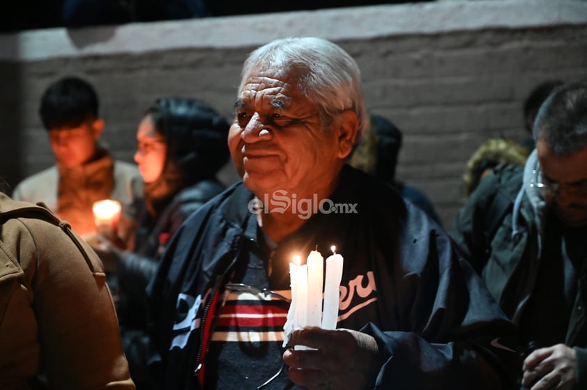 Llevan a cabo la 'Noche de luces' en San Pedro