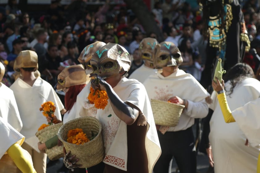 EUM20231104SOC21.JPG 
CIUDAD DE MÉXICO. City/CDMX-Desfile.- 4 de noviembre de 2023. Aspectos del Gran Desfile de Día de Muertos que avanza sobre Paseo de la Reforma rumbo al Zócalo de la Ciudad de México. Foto: Agencia EL UNIVERSAL/Carlos Mejía/EELG