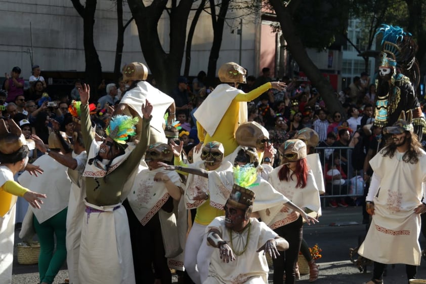 EUM20231104SOC26.JPG 
CIUDAD DE MÉXICO. City/CDMX-Desfile.- 4 de noviembre de 2023. Aspectos del Gran Desfile de Día de Muertos que avanza sobre Paseo de la Reforma rumbo al Zócalo de la Ciudad de México. Foto: Agencia EL UNIVERSAL/Carlos Mejía/EELG