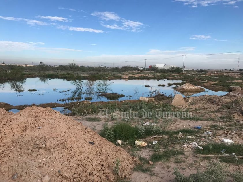 La acumulación de agua fue reportada a El Siglo.