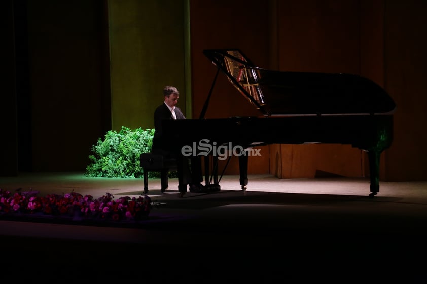 Francés protagoniza en Festival de Piano del TIM