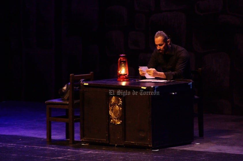 Fotos de la presentación de La Dama de Negro en el Teatro Nazas