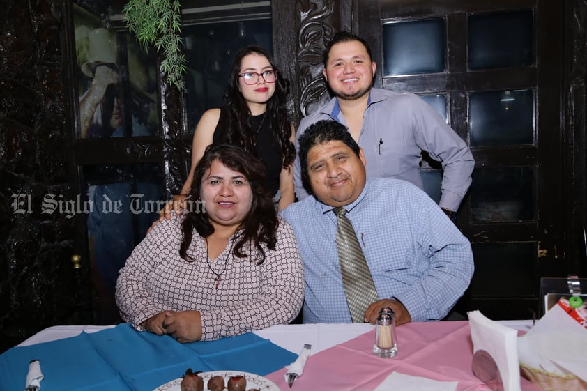 Julissa Márquez Guevara, Jesús Ernesto Márquez Guevara, Gabriela Guevara Treviño y Jesús Martín Márquez Alvarado