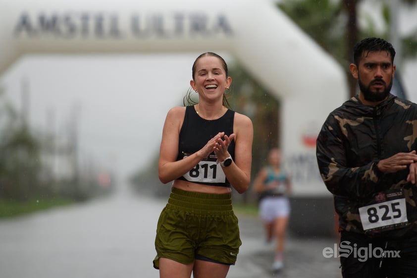 Con mucha lluvia se celebran el Medio Maratón 21 K Grupo Artec