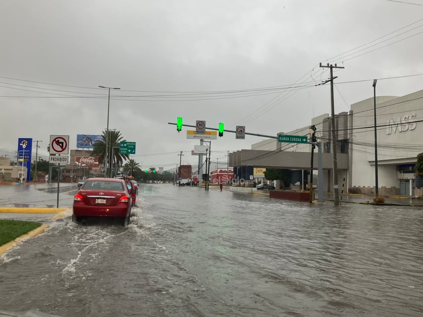 Anuncian el cierre de cruceros que presentan acumulación de agua en Torreón