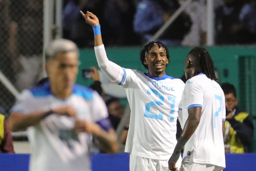 AMDEP3359. TEGUCIGALPA (HONDURAS), 17/11/2023.- Bryan Rochez de Honduras celebra su gol hoy, en un partido de la Liga de Naciones de la Concacaf entre Honduras y México hoy, en el estadio Chelato Uclés en Tegucigalpa (Honduras). EFE/ Gustavo Amador