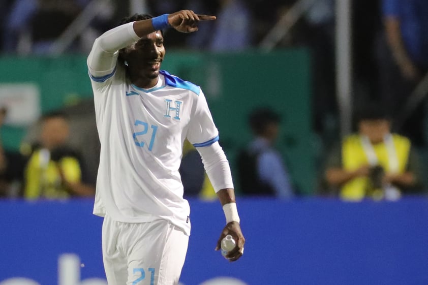 AMDEP3359. TEGUCIGALPA (HONDURAS), 17/11/2023.- Bryan Rochez de Honduras celebra su gol hoy, en un partido de la Liga de Naciones de la Concacaf entre Honduras y México hoy, en el estadio Chelato Uclés en Tegucigalpa (Honduras). EFE/ Gustavo Amador