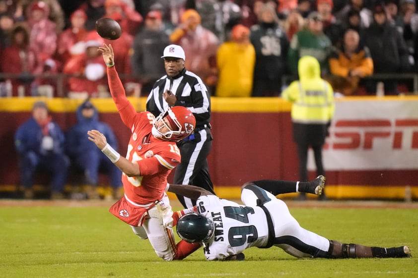 Eagles vence a Chiefs y se confirma como el mejor de NFL hasta la semana 11