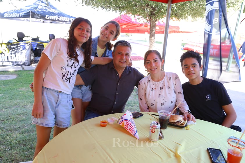 -Pau, Karla, Ramón, Vero y Diego.