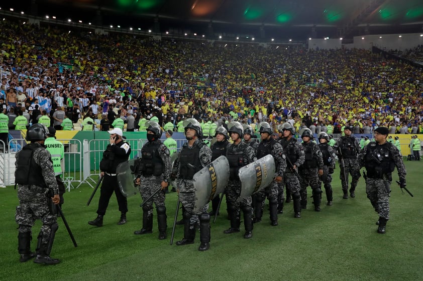 Luego de riña entre hinchadas, Argentina se impone a Brasil