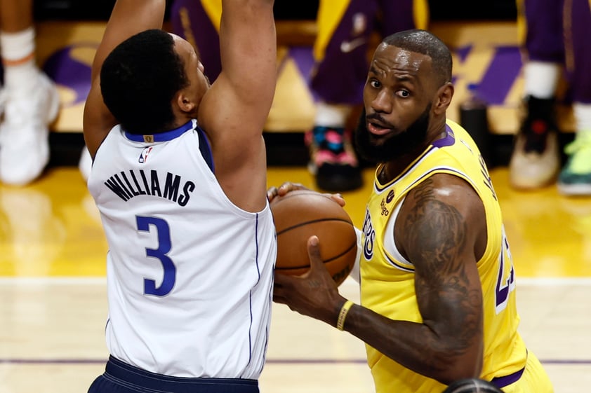 LeBron James llega a 39 mil puntos; Lakers vencen a Mavericks y siguen invictos