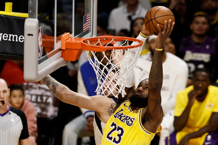 LeBron James llega a 39 mil puntos; Lakers vencen a Mavericks y siguen invictos