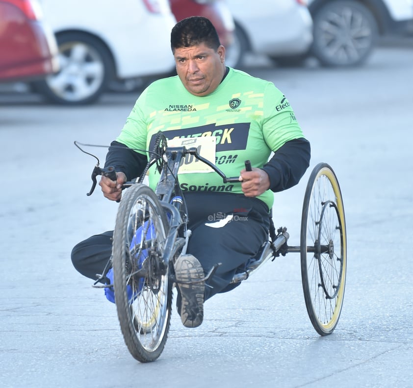 En la distancia de 10 kilómetros, Jared Serrano Rivera y José Contreras ingresaron juntos a la línea de llegada, aunque el triunfo se lo llevó el primero