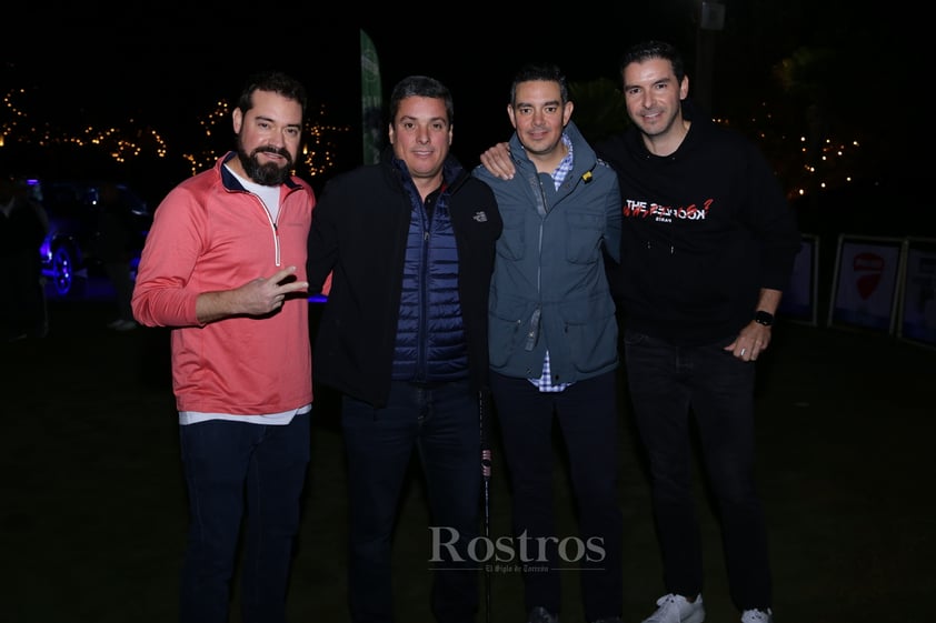 -Damián, Daniel, José y Roberto.