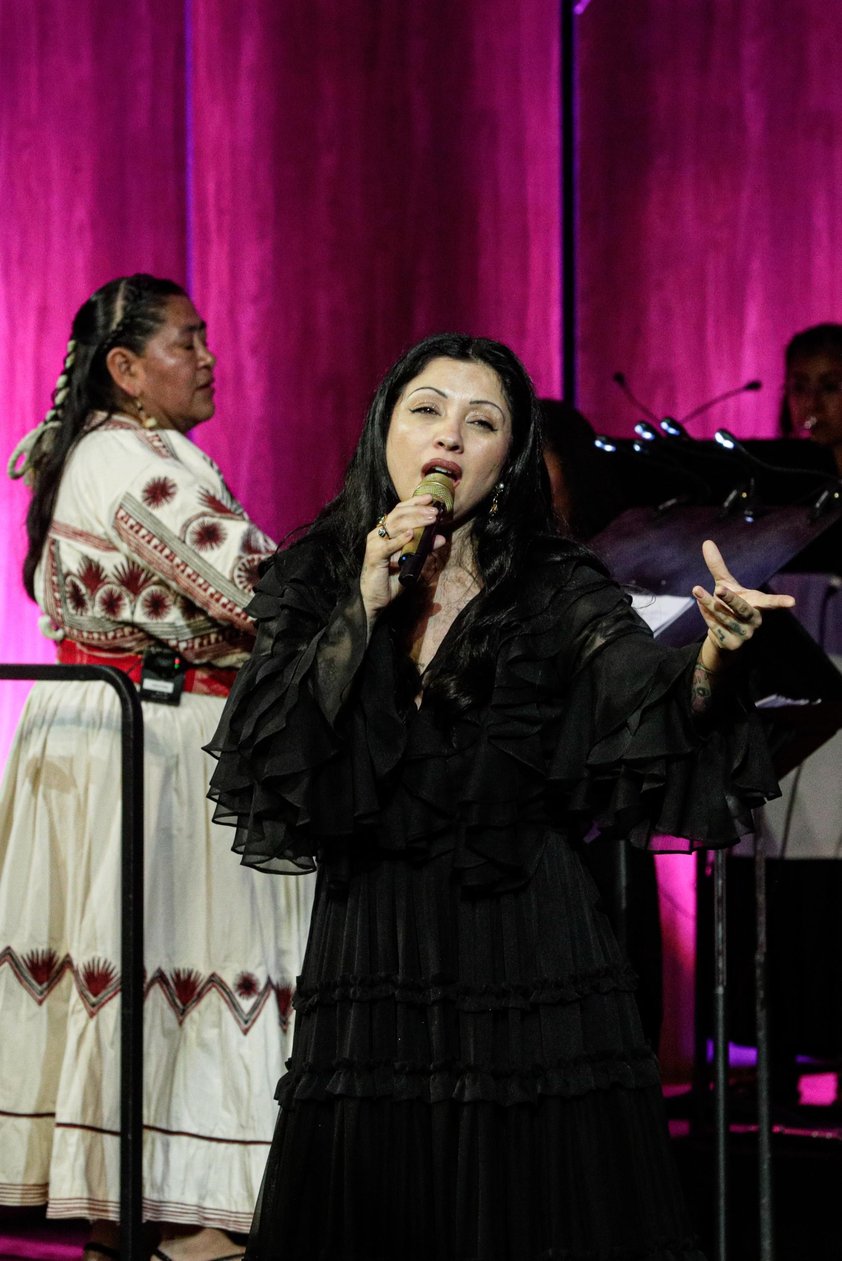 Mon Laferte cumple su sueño y canta en el Palacio de Bellas Artes