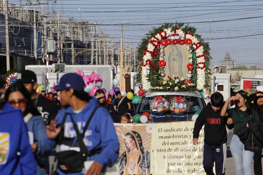 Con peregrinación, mercado Abastos de Torreón agradece a la Virgen de Guadalupe