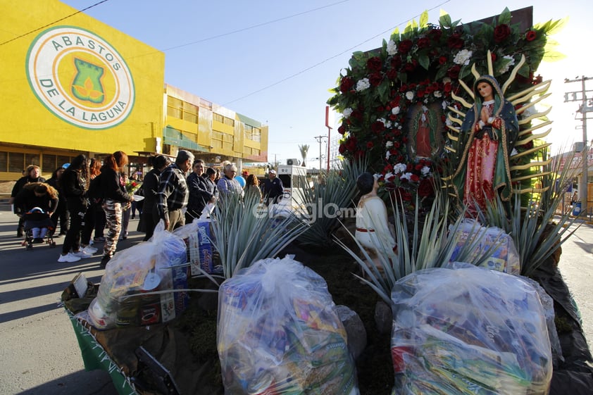 Con peregrinación, mercado Abastos de Torreón agradece a la Virgen de Guadalupe