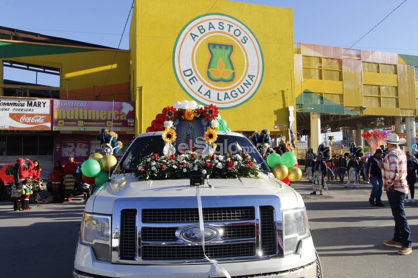 Con peregrinación, mercado Abastos de Torreón agradece a la Virgen de Guadalupe