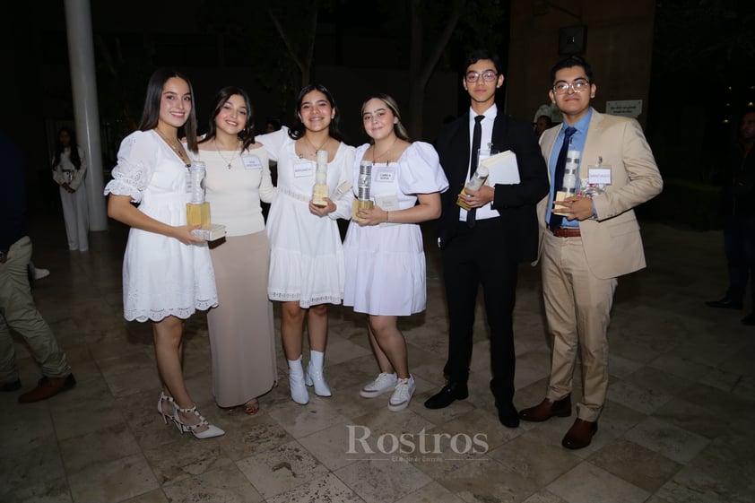 -Ximena Cueva, Verónica Salazar, Miranda Casillas, Sofía, Marcelo Barrios y Santiago Casillas.