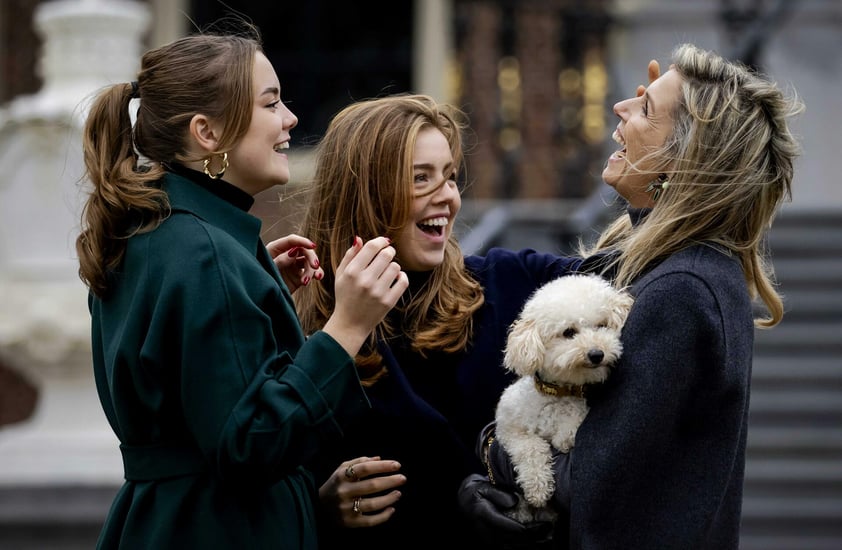 Familia real holandesa posa para su sesión de fotos decembrina