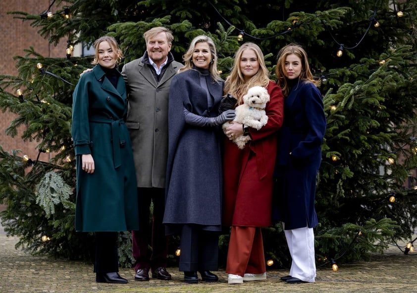 Familia real holandesa posa para su sesión de fotos decembrina