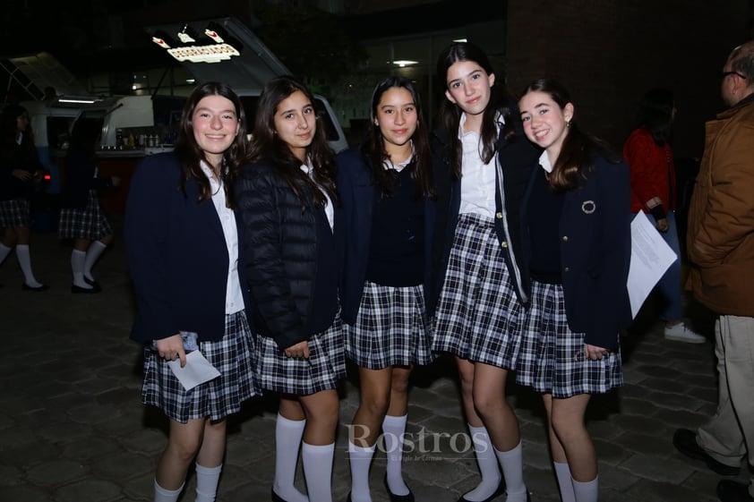 -Ana Laura Ollivier, Valentina Valdez, Melissa Negrete, Majo Rebollo y Luciana Carmona